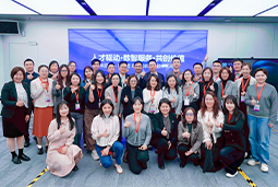 走进标杆现场，共探AI转型——Ebpay官网国际携手企业高管参访埃森哲智能运营中心
